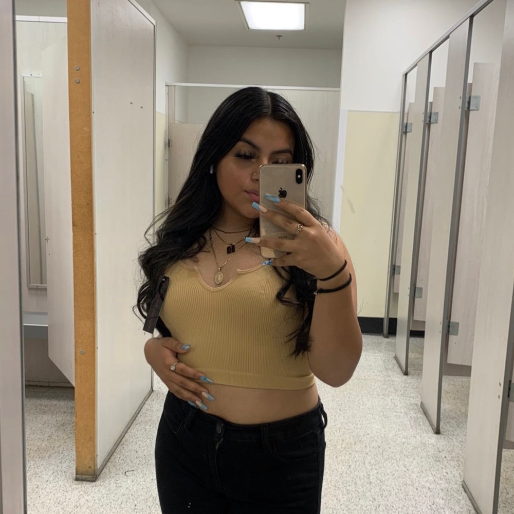 Meet your Posher, Valeria